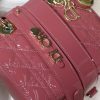 1604536063462126.jpg M0538 迪奥Lady Dior My ABCDior 手袋 漆皮藤格纹 玫红