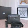 2VH063 Prada Saffiano 皮革斜挎包 普拉达男士手包 黑色
