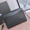 2VH063 Prada Saffiano 皮革斜挎包 普拉达男士手包 黑色