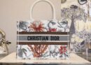 M1296 Dior Book Tote 小号手袋 白色迷彩配多色花卉刺绣