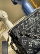 M80033 LV MINI SOFT TRUNK 链条包 男士盒子包