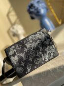 M80033 LV MINI SOFT TRUNK 链条包 男士盒子包