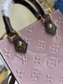 M90564 LV PETIT SAC PLAT 手袋 压纹漆皮托特包 银色