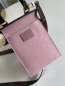 M90564 LV PETIT SAC PLAT 手袋 压纹漆皮托特包 银色