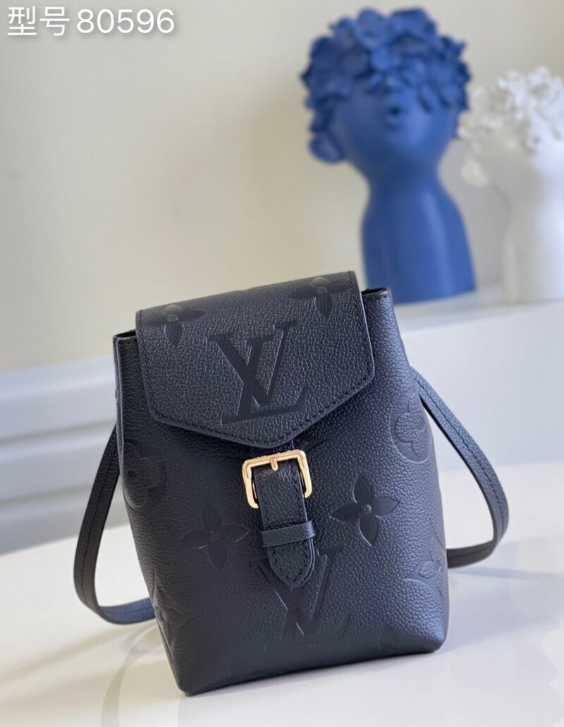 M80596 LV TINY 双肩包 Monogram压纹软粒面牛皮女包 黑色