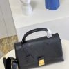 M45976 LV MADELEINE 中号手袋 压纹皮革手提单肩包 黑色