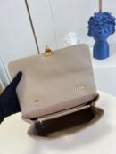 M46041 LV MADELEINE 中号手袋 压纹皮革手提单肩包 卡其色