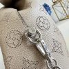 M20701 LV WHY KNOT 小号手袋 镂花穿孔牛皮革 单肩手提包 象灰色