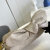 M20701 LV WHY KNOT 小号手袋 镂花穿孔牛皮革 单肩手提包 象灰色