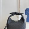 M20703 LV WHY KNOT 小号手袋 镂花穿孔牛皮革 单肩手提包 黑色