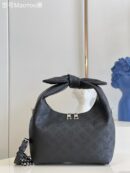 M20703 LV WHY KNOT 小号手袋 镂花穿孔牛皮革 单肩手提包 黑色