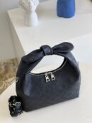 M20703 LV WHY KNOT 小号手袋 镂花穿孔牛皮革 单肩手提包 黑色