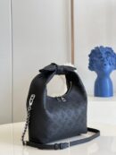 M20703 LV WHY KNOT 小号手袋 镂花穿孔牛皮革 单肩手提包 黑色