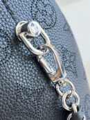 M20703 LV WHY KNOT 小号手袋 镂花穿孔牛皮革 单肩手提包 黑色
