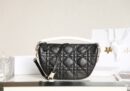 M7201 迪奥 VIBE HOBO 手袋中号 羊皮藤格纹饺子包 黑色