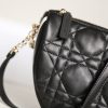 1660444618972246.jpg M7201 迪奥 VIBE HOBO 手袋中号 羊皮藤格纹饺子包 黑色