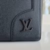 1681352628521759.jpg M30811 LV VERTICAL TOTE 手袋 Taiga 牛皮革单肩手提公文包