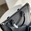1681352642764717.jpg M30811 LV VERTICAL TOTE 手袋 Taiga 牛皮革单肩手提公文包