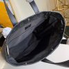 1681353847894507.jpg M30431 LV Eclipse Outdoor 手袋 十字纹拼黑花单肩手提男士购物袋