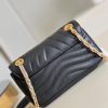 M20687 LV NEW WAVE 小号链条包 绗缝牛皮单肩斜挎包 黑色