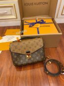 M44876 LV Pochette Metis 手袋 新版Monogram Reverse涂层老花邮差包
