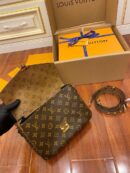 M44876 LV Pochette Metis 手袋 新版Monogram Reverse涂层老花邮差包