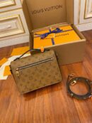 M44876 LV Pochette Metis 手袋 新版Monogram Reverse涂层老花邮差包