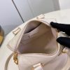 M58954 LV SPEEDY BANDOULIERE 20 手袋 压纹粒面牛皮革枕头包