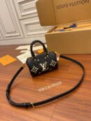 M81456 LV NANO SPEEDY 手袋 压纹软粒面牛皮mini枕头包