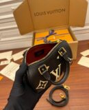 M81456 LV NANO SPEEDY 手袋 压纹软粒面牛皮mini枕头包