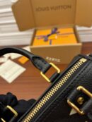 M81456 LV NANO SPEEDY 手袋 压纹软粒面牛皮mini枕头包