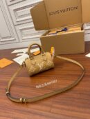 M81457 LV NANO SPEEDY 手袋 压纹软粒面牛皮mini枕头包