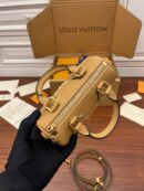 M81457 LV NANO SPEEDY 手袋 压纹软粒面牛皮mini枕头包