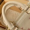 M81913 LV NANO SPEEDY 手袋 压纹软粒面牛皮mini枕头包 米白色