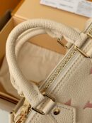 M81913 LV NANO SPEEDY 手袋 压纹软粒面牛皮mini枕头包 米白色