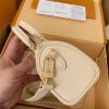 M81913 LV NANO SPEEDY 手袋 压纹软粒面牛皮mini枕头包 米白色