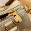 M81913 LV NANO SPEEDY 手袋 压纹软粒面牛皮mini枕头包 米白色