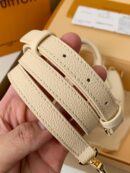 M81913 LV NANO SPEEDY 手袋 压纹软粒面牛皮mini枕头包 米白色