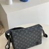 M46255 LV DISTRICT 小号邮差包 Monogram Eclipse 帆布男士单肩斜挎包