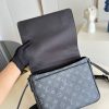 M46255 LV DISTRICT 小号邮差包 Monogram Eclipse 帆布男士单肩斜挎包