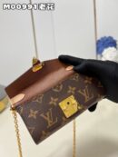 M00991 LV BITSY POUCH 挂饰 2023 Cruise 早春系列口红钥匙包