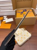M82047 LV FELICIE POCHETTE 手袋 牛皮压纹三合一链条包 LV三件套 米白色