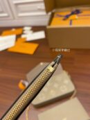 M69977 LV LV FELICIE POCHETTE 手袋 牛皮压纹三合一链条包 LV三件套 灰色