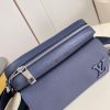 M22611 LV FASTLINE 邮差包 柔软牛皮男士单肩斜挎包 蓝色
