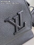 M22482 LV FASTLINE 邮差包 柔软牛皮男士单肩斜挎包 黑色