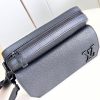 M22482 LV FASTLINE 邮差包 柔软牛皮男士单肩斜挎包 黑色