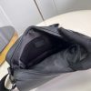 M22482 LV FASTLINE 邮差包 柔软牛皮男士单肩斜挎包 黑色