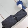 M46602 LV TRIO 邮差包 压纹牛皮男士三合一斜挎包 黑色