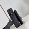 M46602 LV TRIO 邮差包 压纹牛皮男士三合一斜挎包 黑色