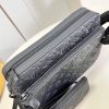 M46602 LV TRIO 邮差包 压纹牛皮男士三合一斜挎包 黑色